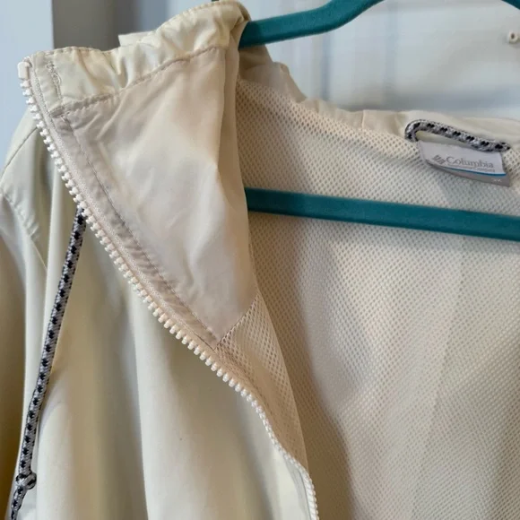 Columbia Plus Size Cream Colored Lillian Ridge Rain Jacket for Spring - Picture 12 of 13